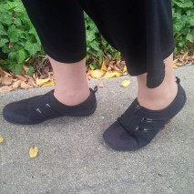 Lois shoes walking700px